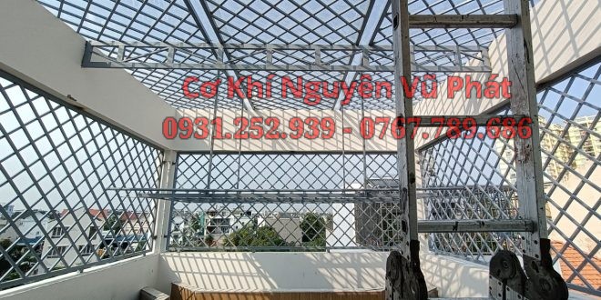 Khung sắt bảo vệ sân thượng tại Quận 12
